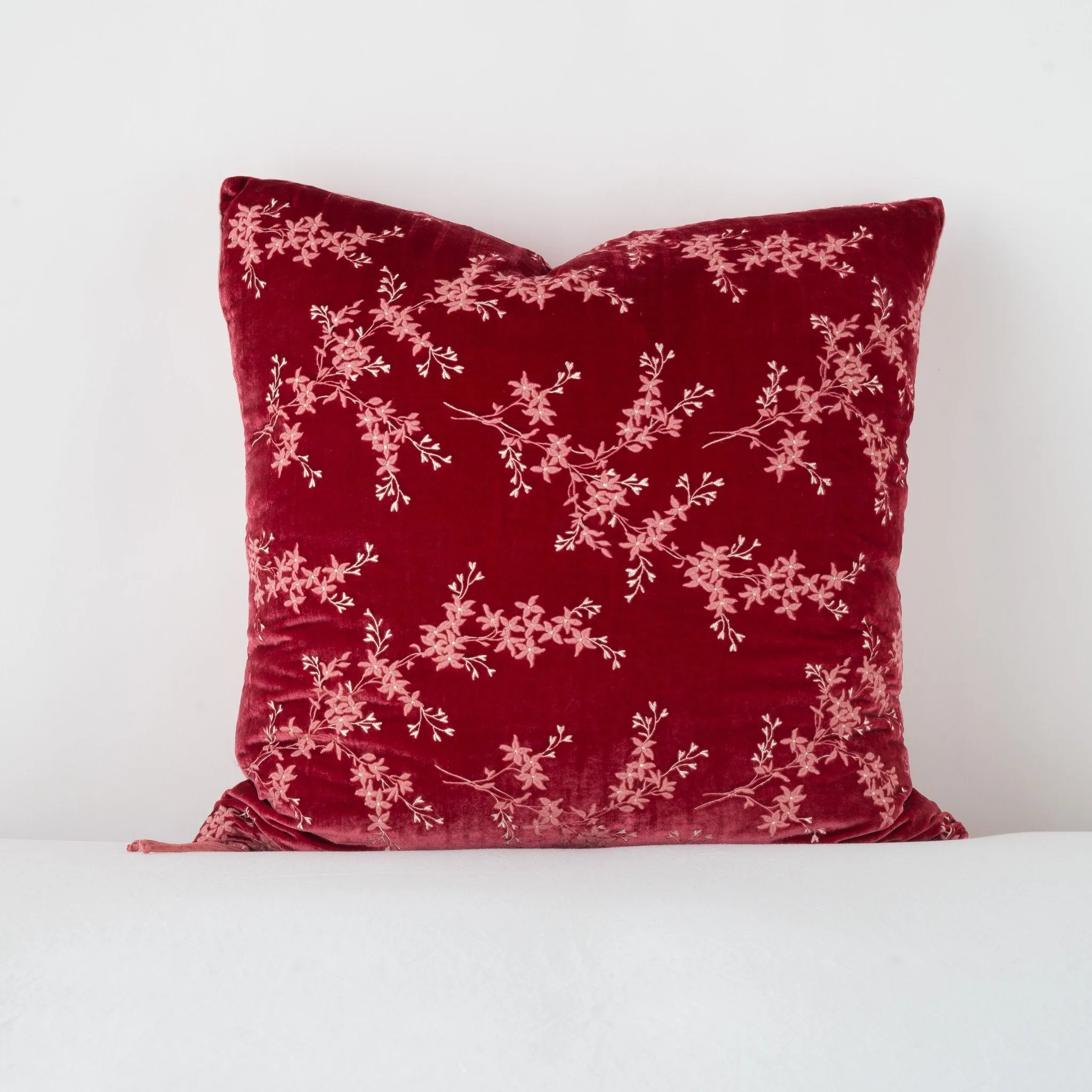 Bella Notte Lynette 24x24 Pillow