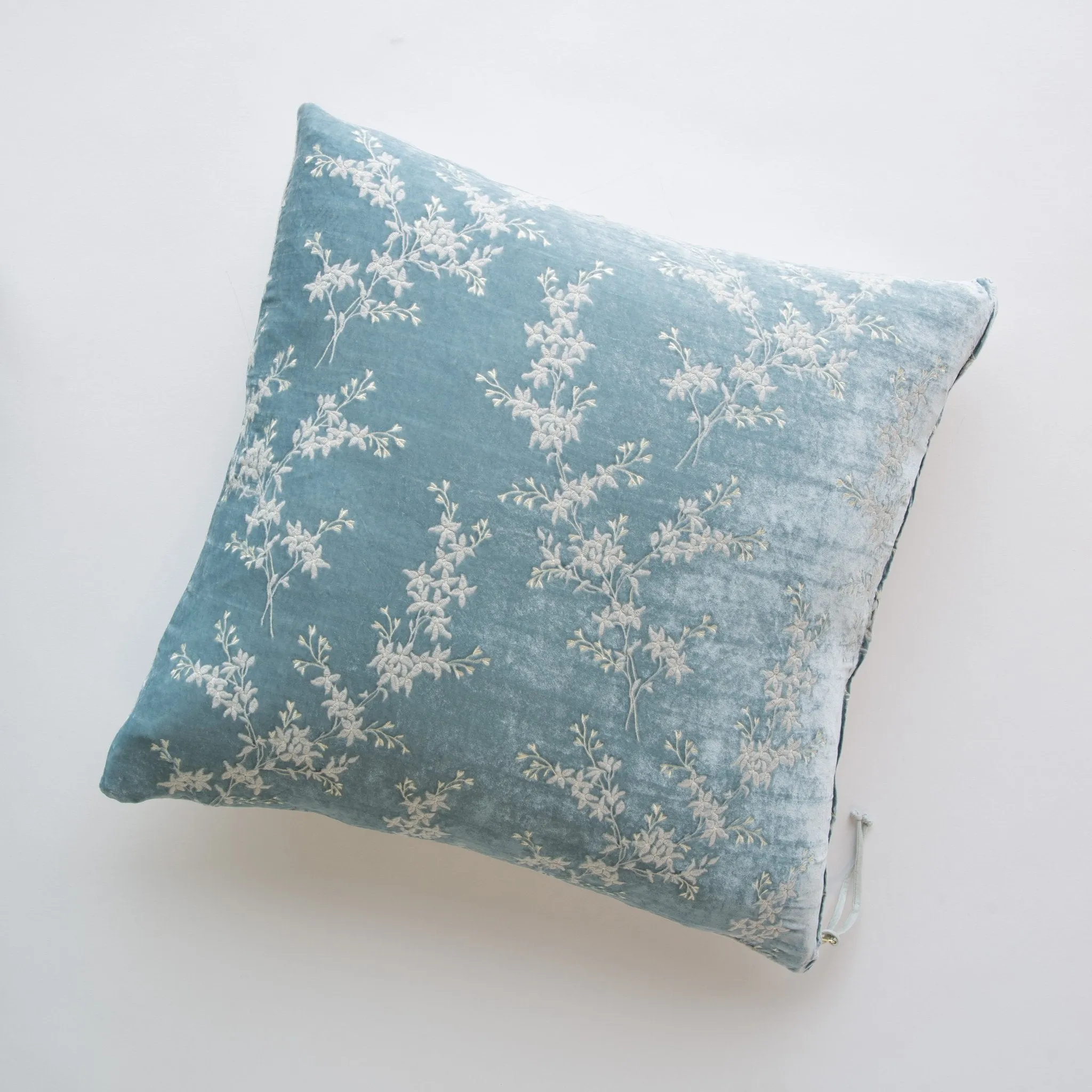 Bella Notte Lynette 24x24 Pillow
