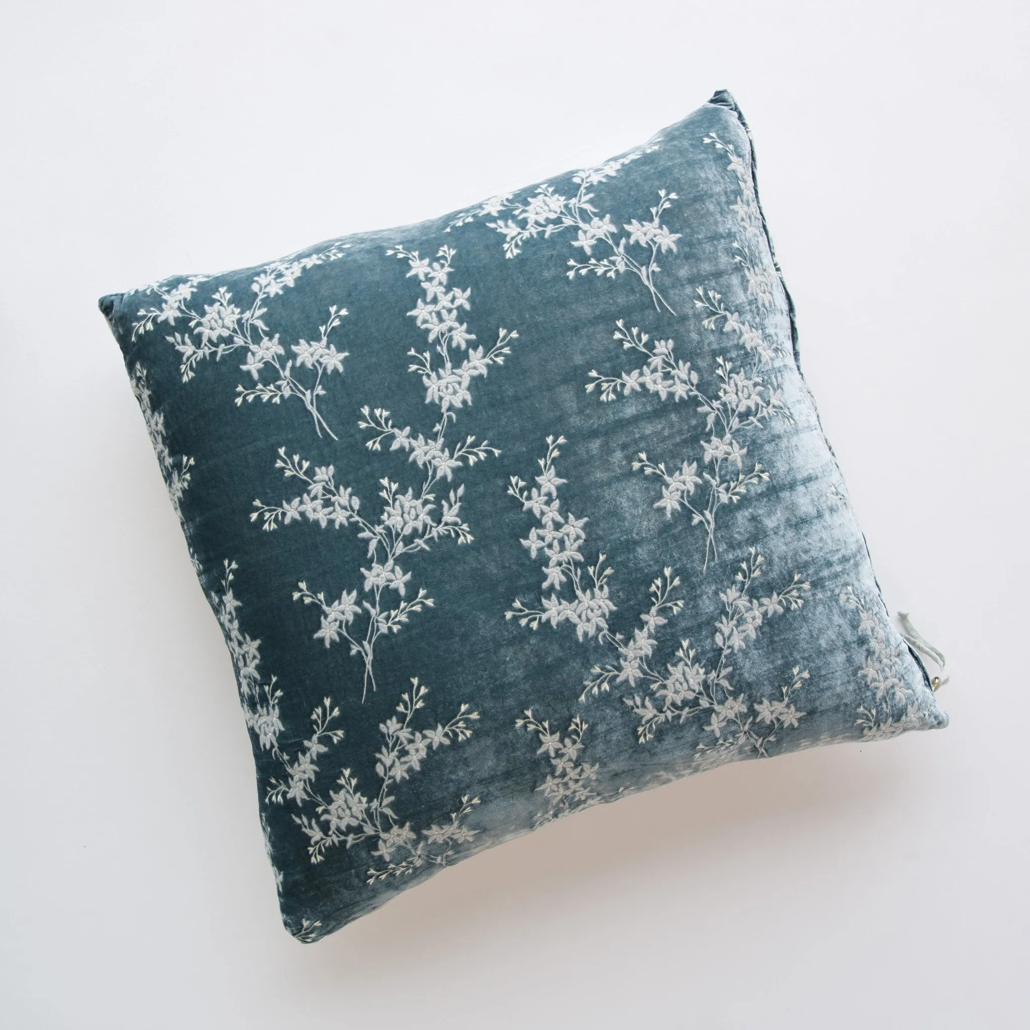Bella Notte Lynette 24x24 Pillow