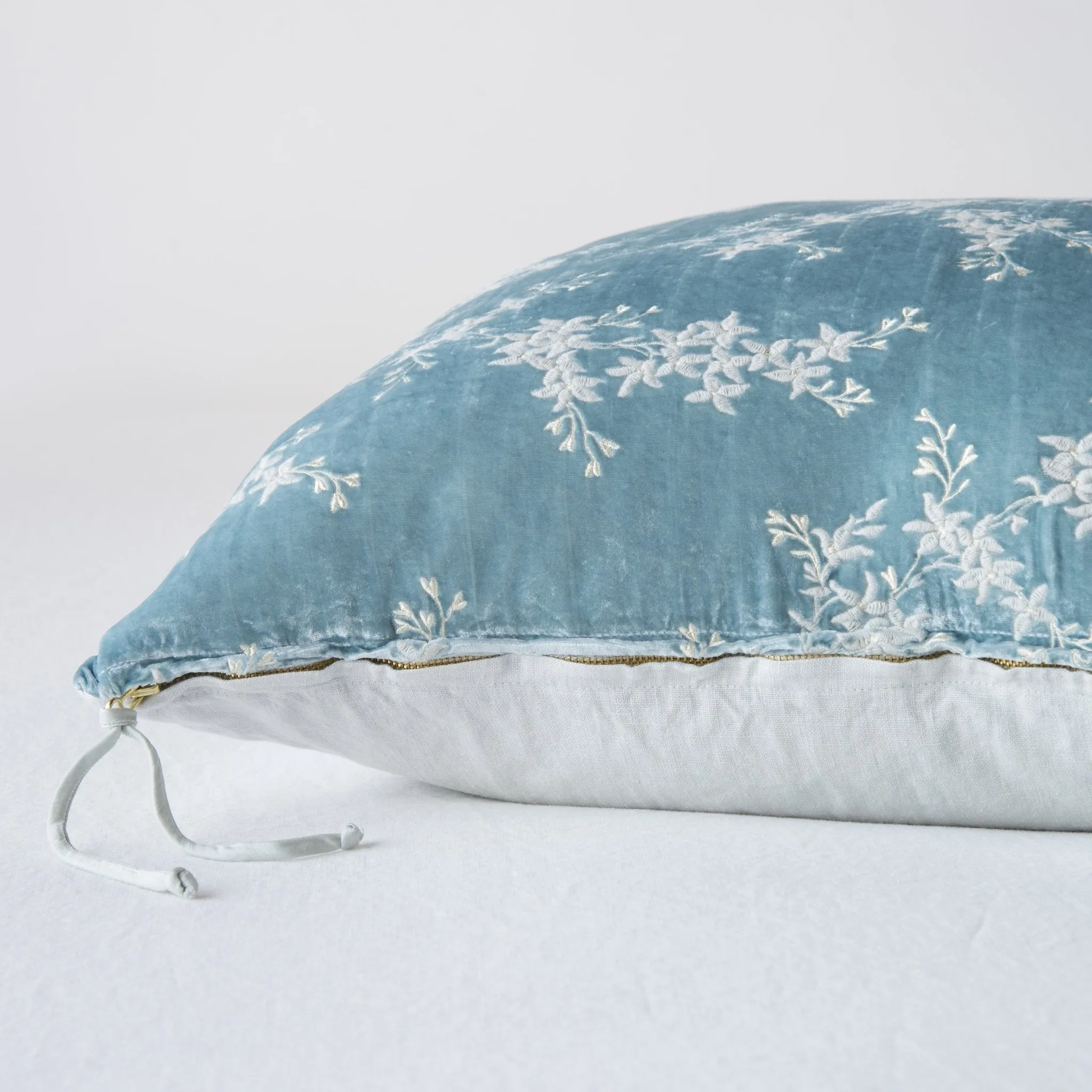 Bella Notte Lynette 24x24 Pillow