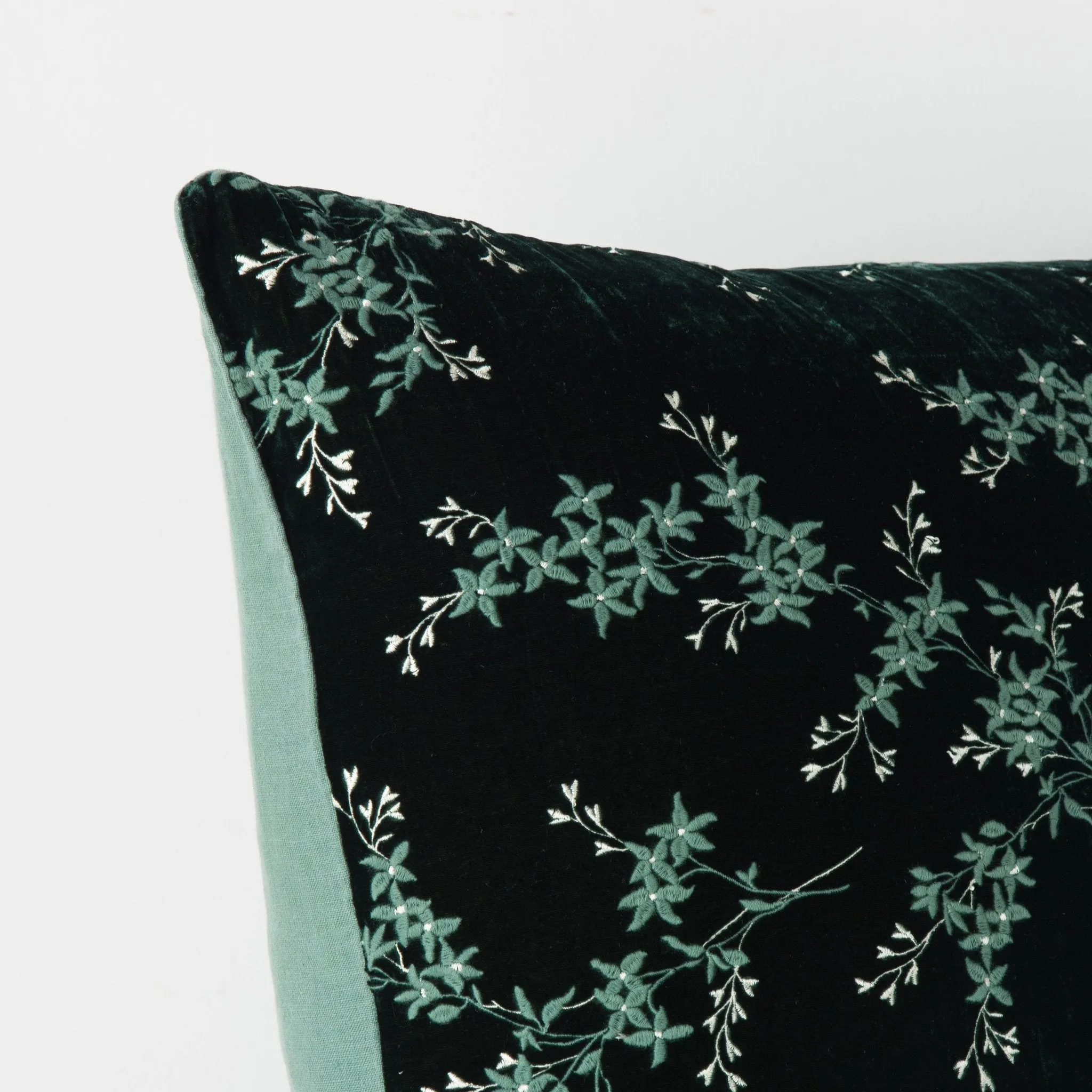 Bella Notte Lynette 24x24 Pillow