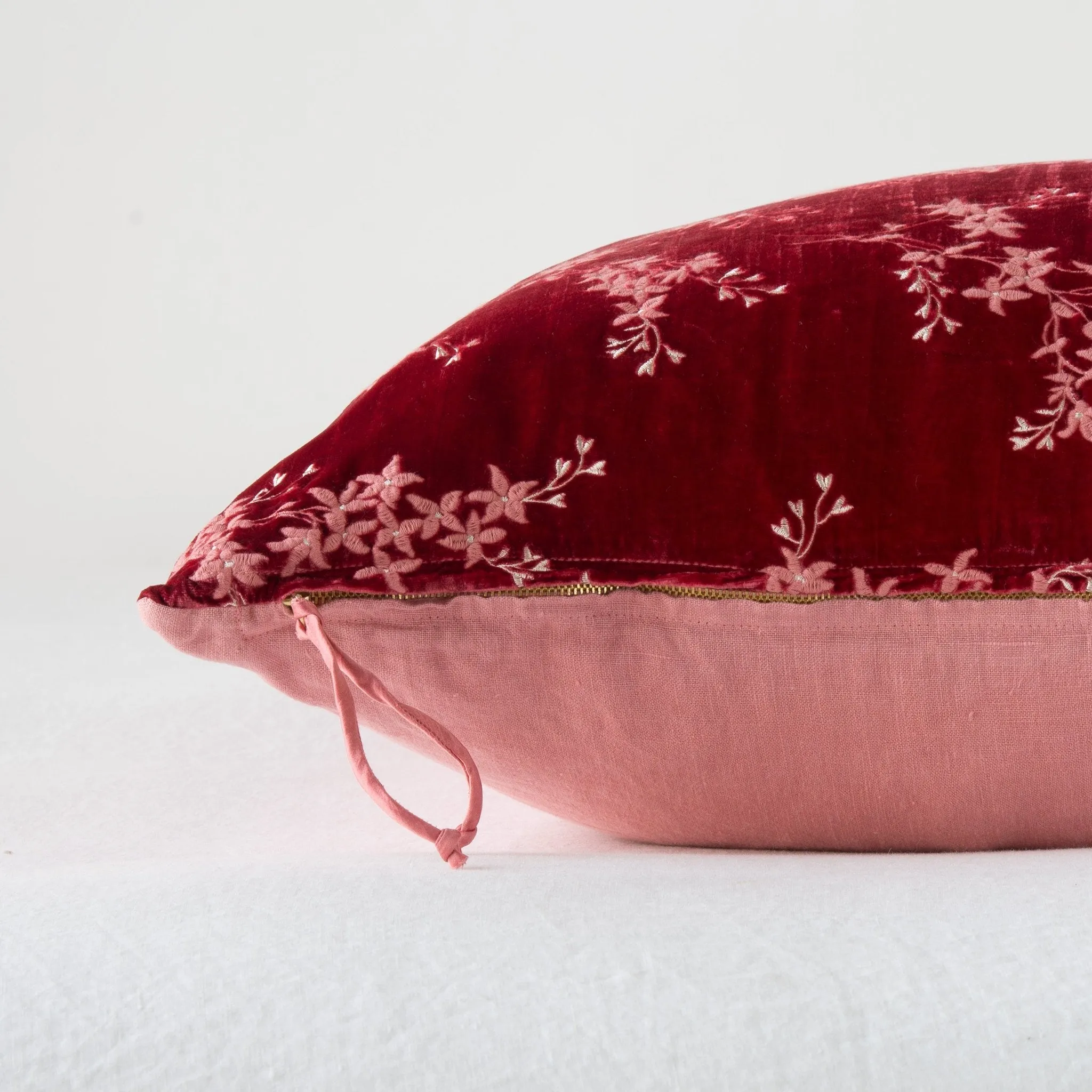 Bella Notte Lynette 24x24 Pillow