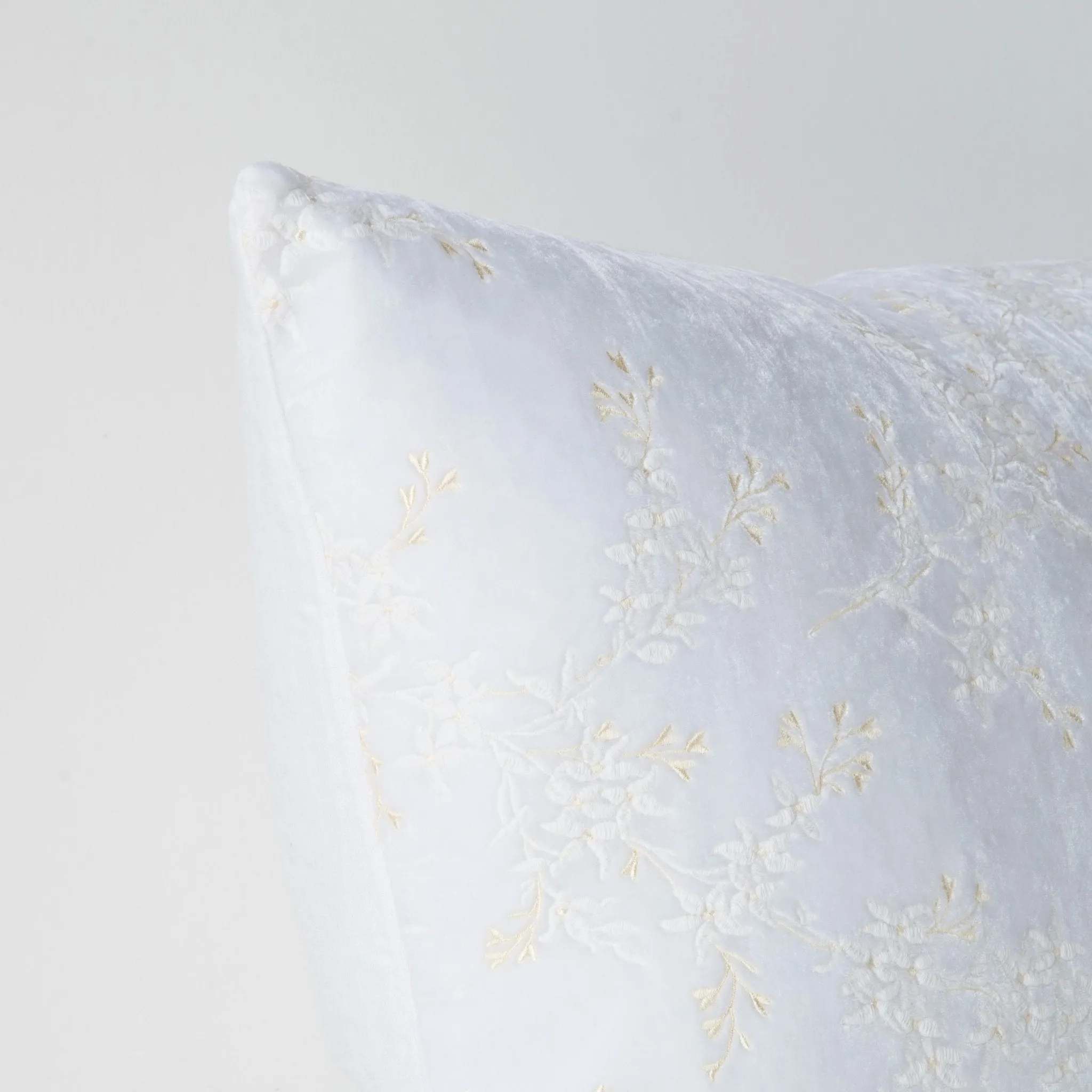 Bella Notte Lynette 24x24 Pillow