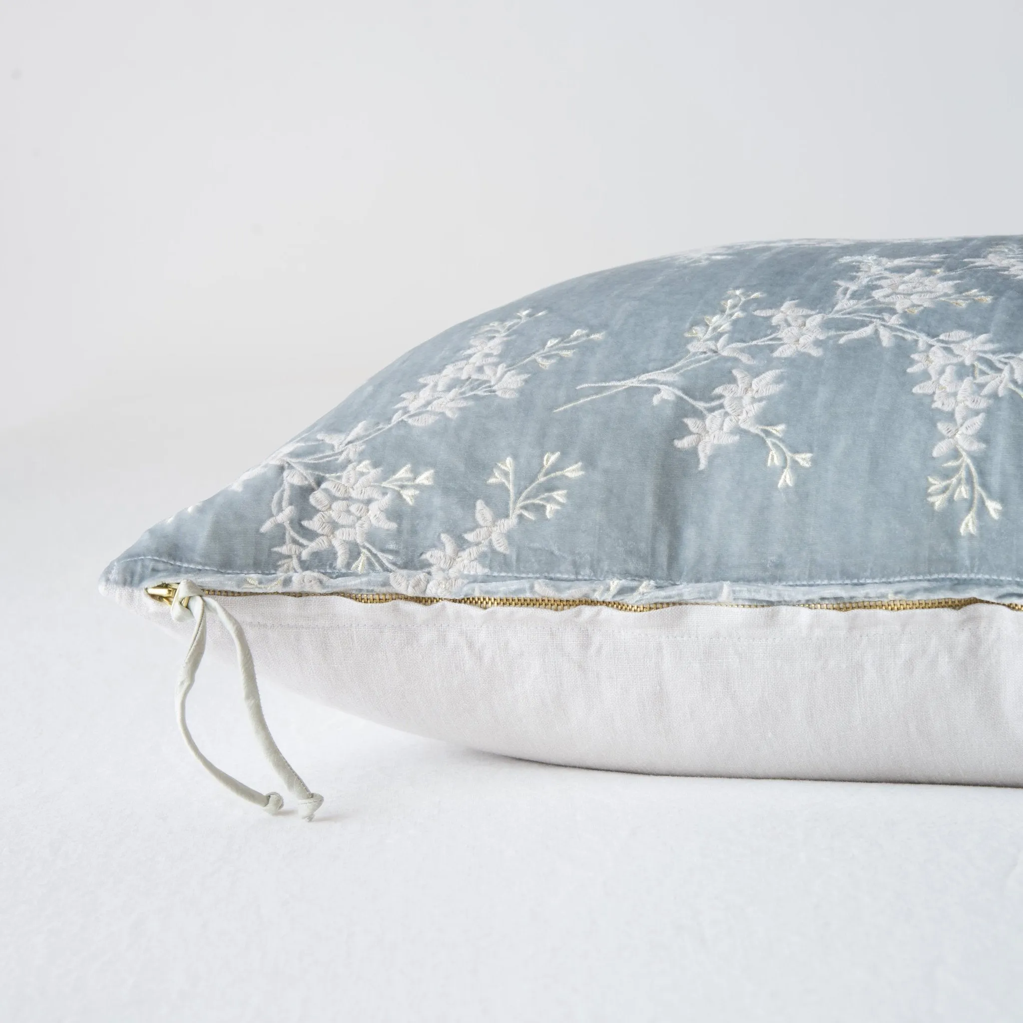 Bella Notte Lynette 24x24 Pillow