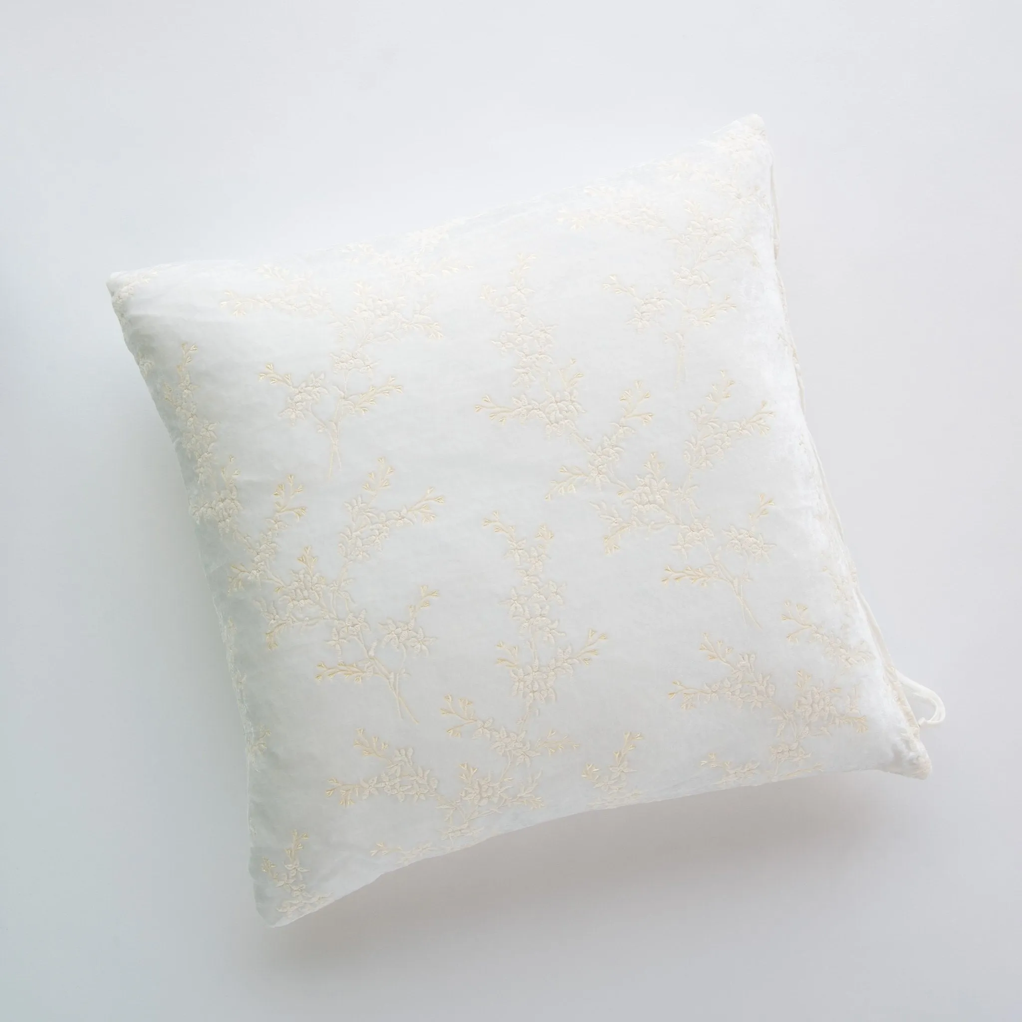 Bella Notte Lynette 24x24 Pillow