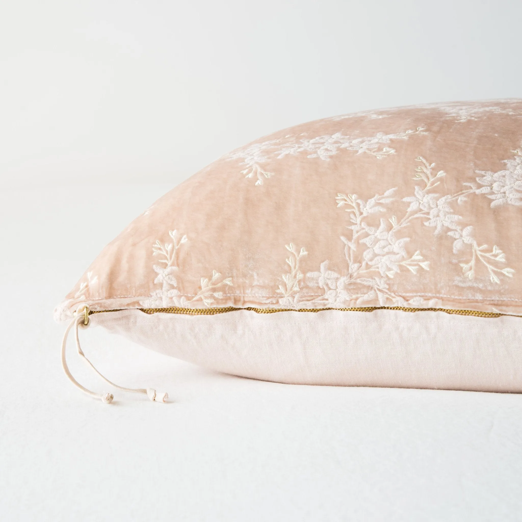 Bella Notte Lynette 24x24 Pillow
