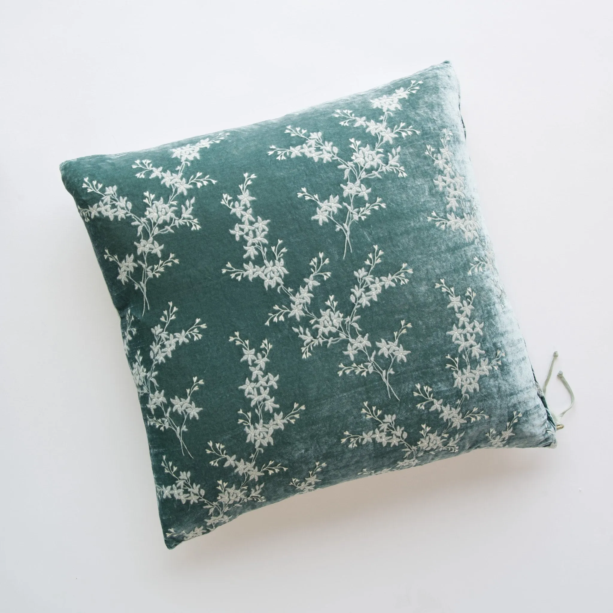 Bella Notte Lynette 24x24 Pillow
