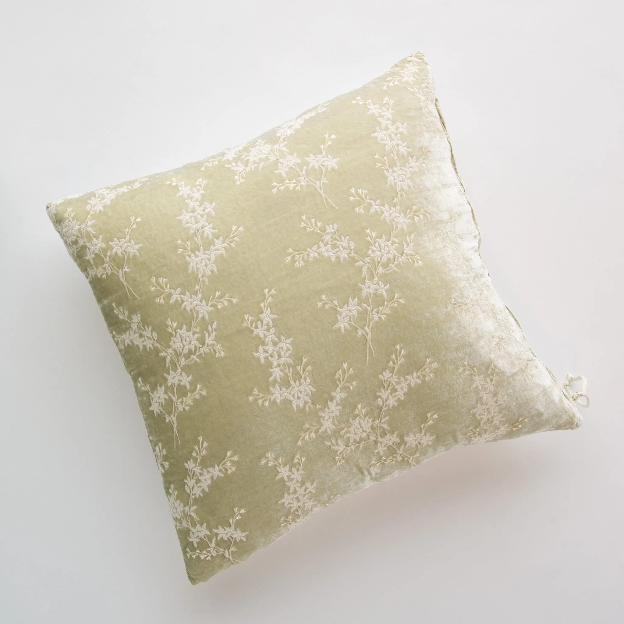 Bella Notte Lynette 24x24 Pillow