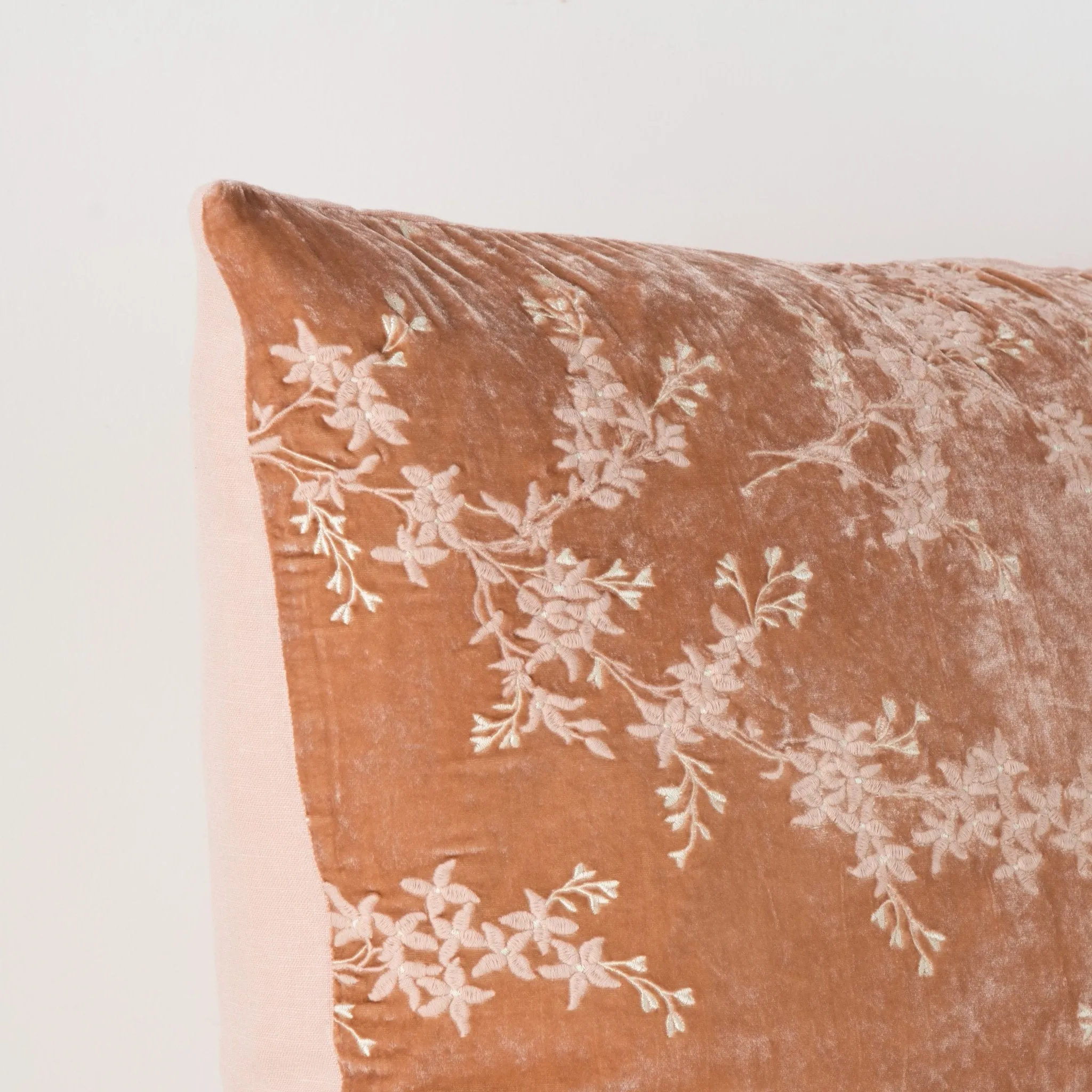 Bella Notte Lynette 24x24 Pillow