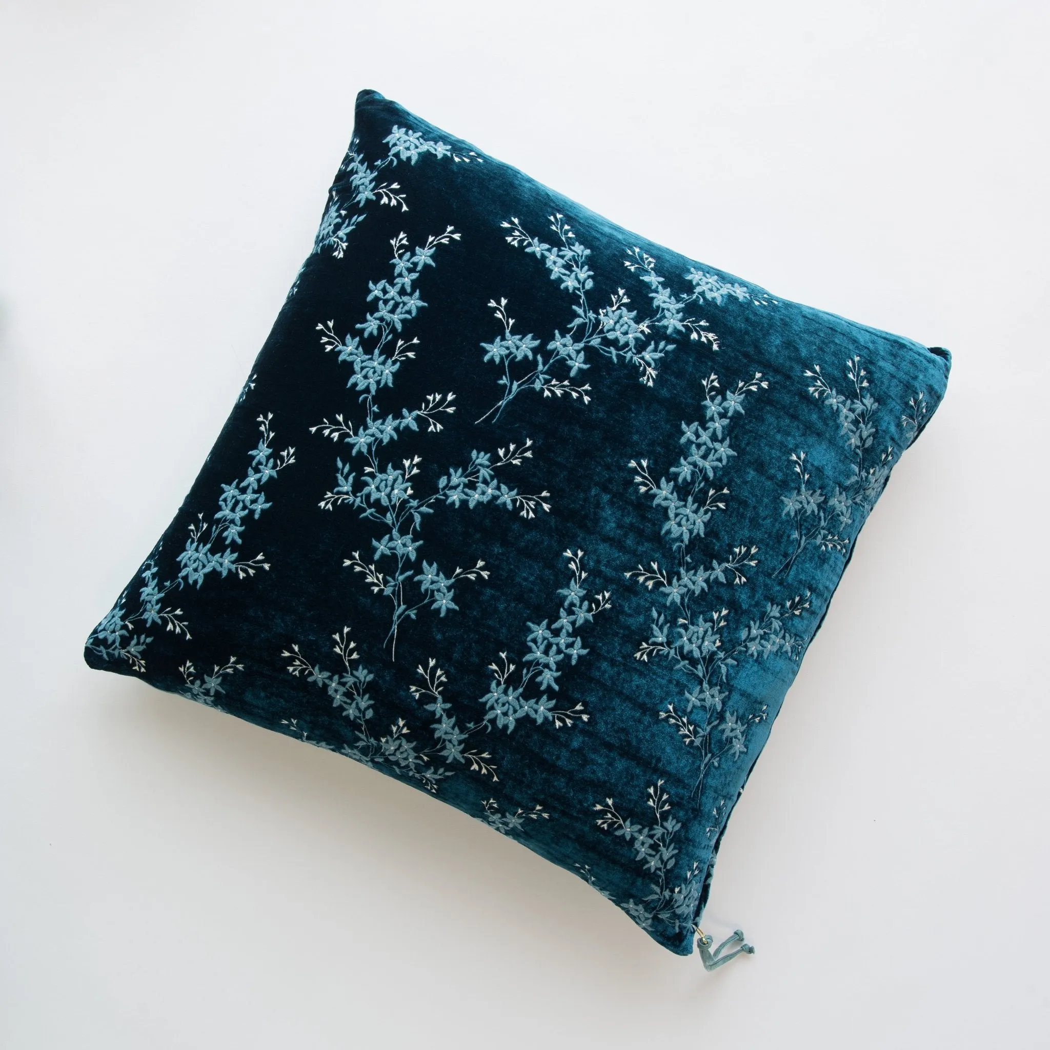 Bella Notte Lynette 24x24 Pillow