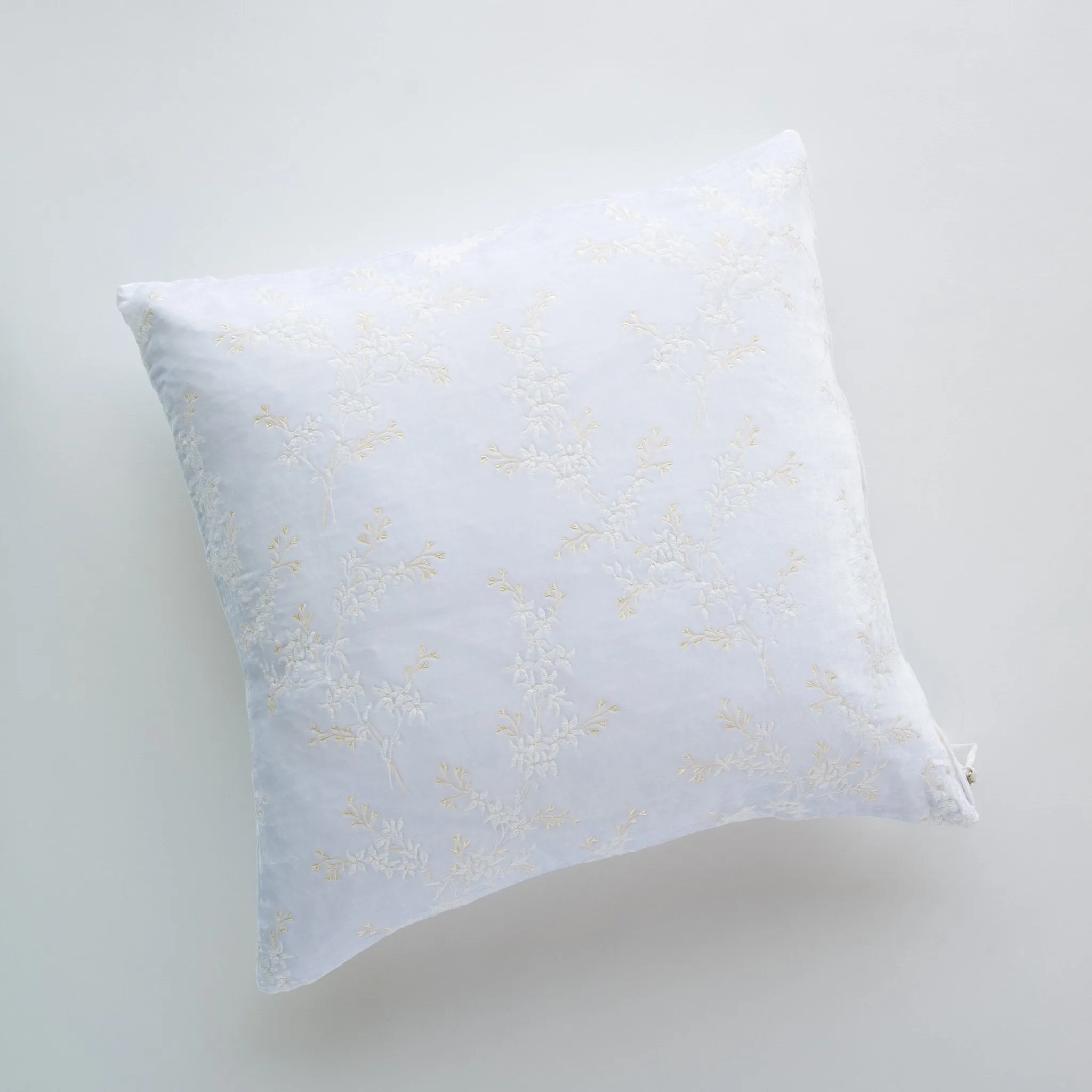 Bella Notte Lynette 24x24 Pillow