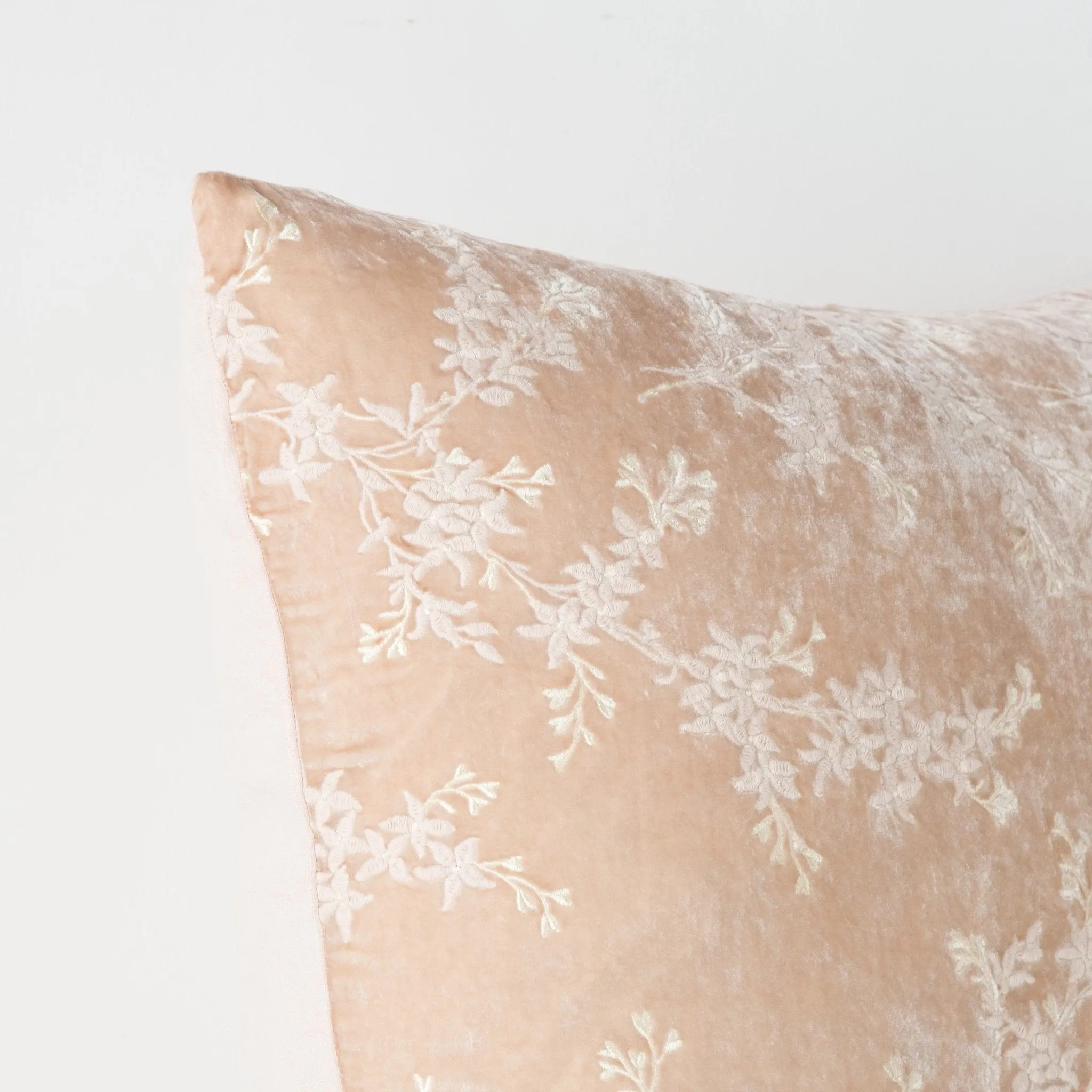Bella Notte Lynette 24x24 Pillow
