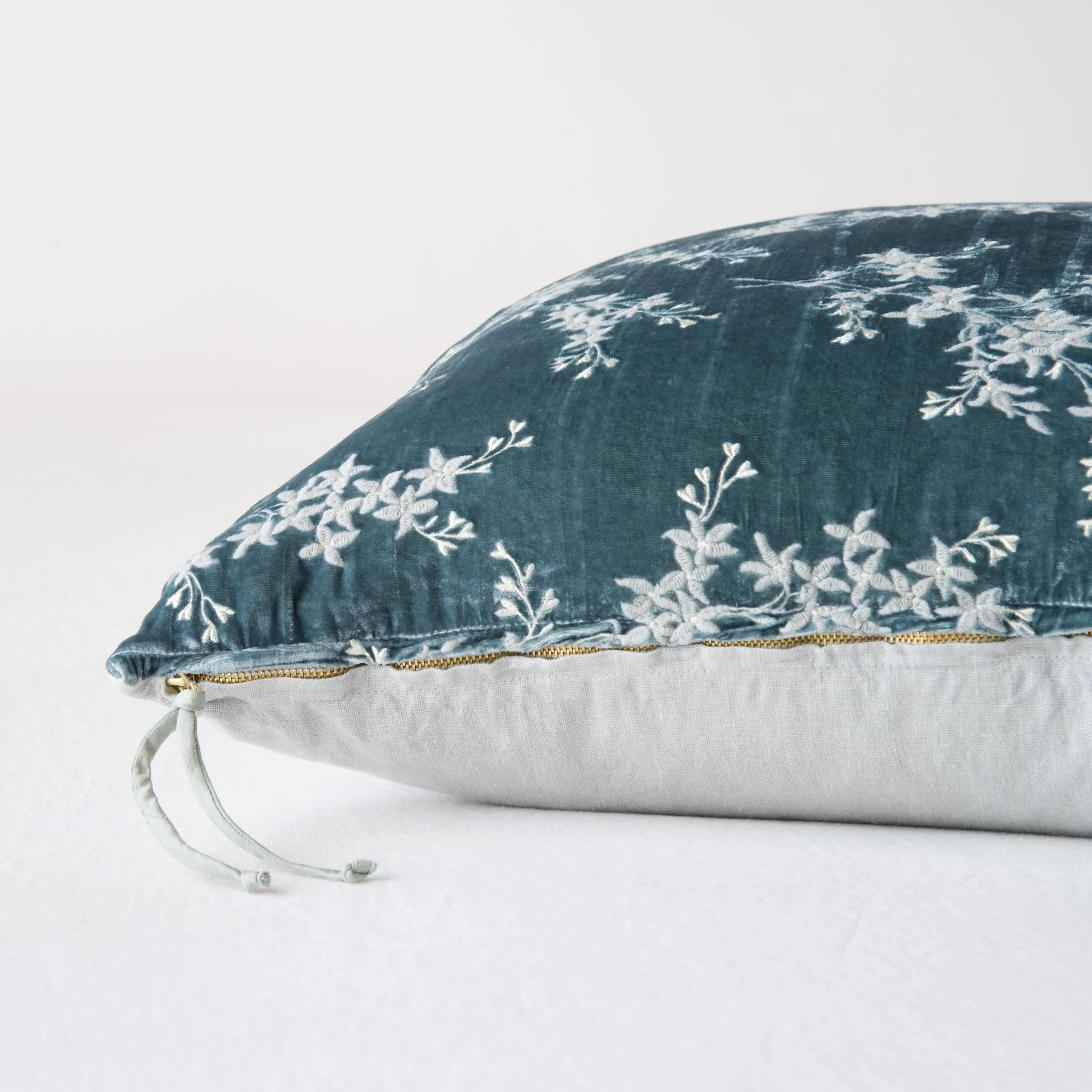 Bella Notte Lynette 24x24 Pillow