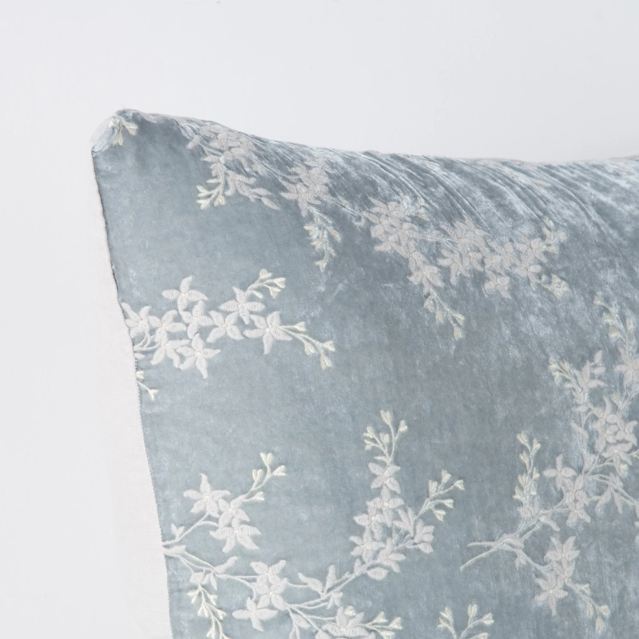 Bella Notte Lynette 24x24 Pillow