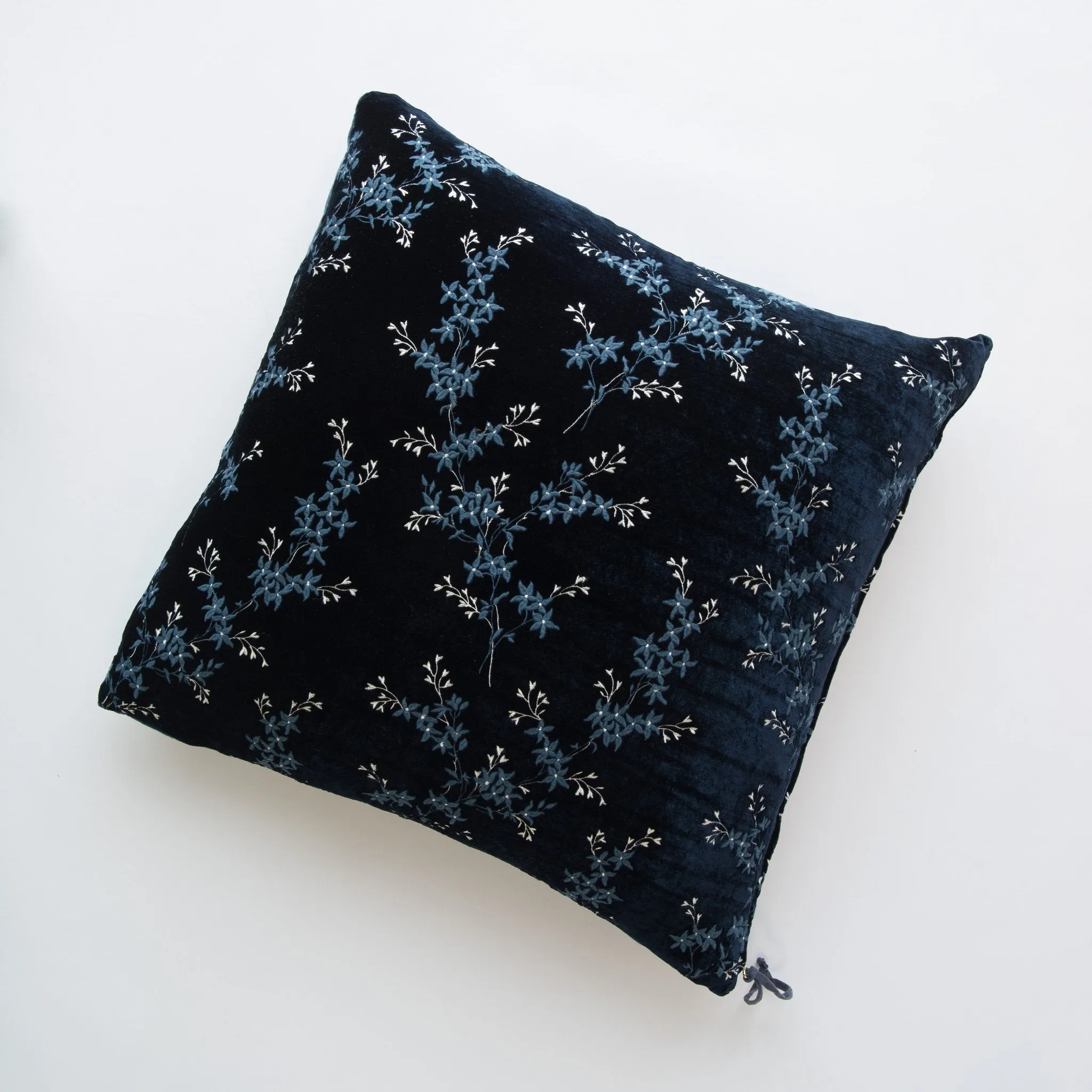 Bella Notte Lynette 24x24 Pillow
