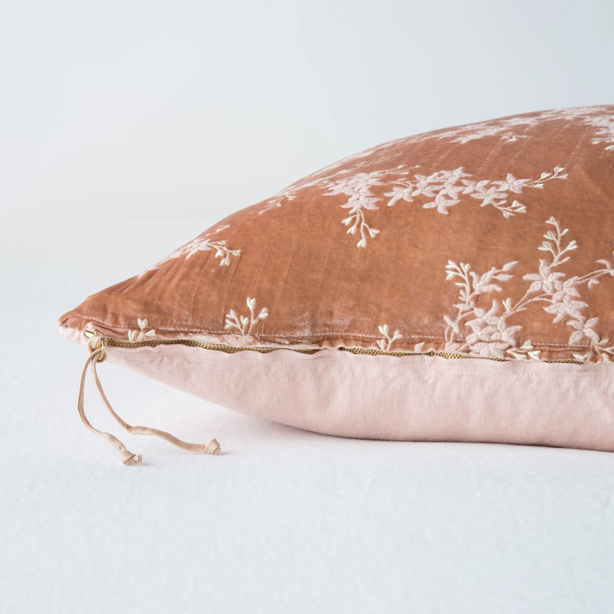 Bella Notte Lynette 24x24 Pillow
