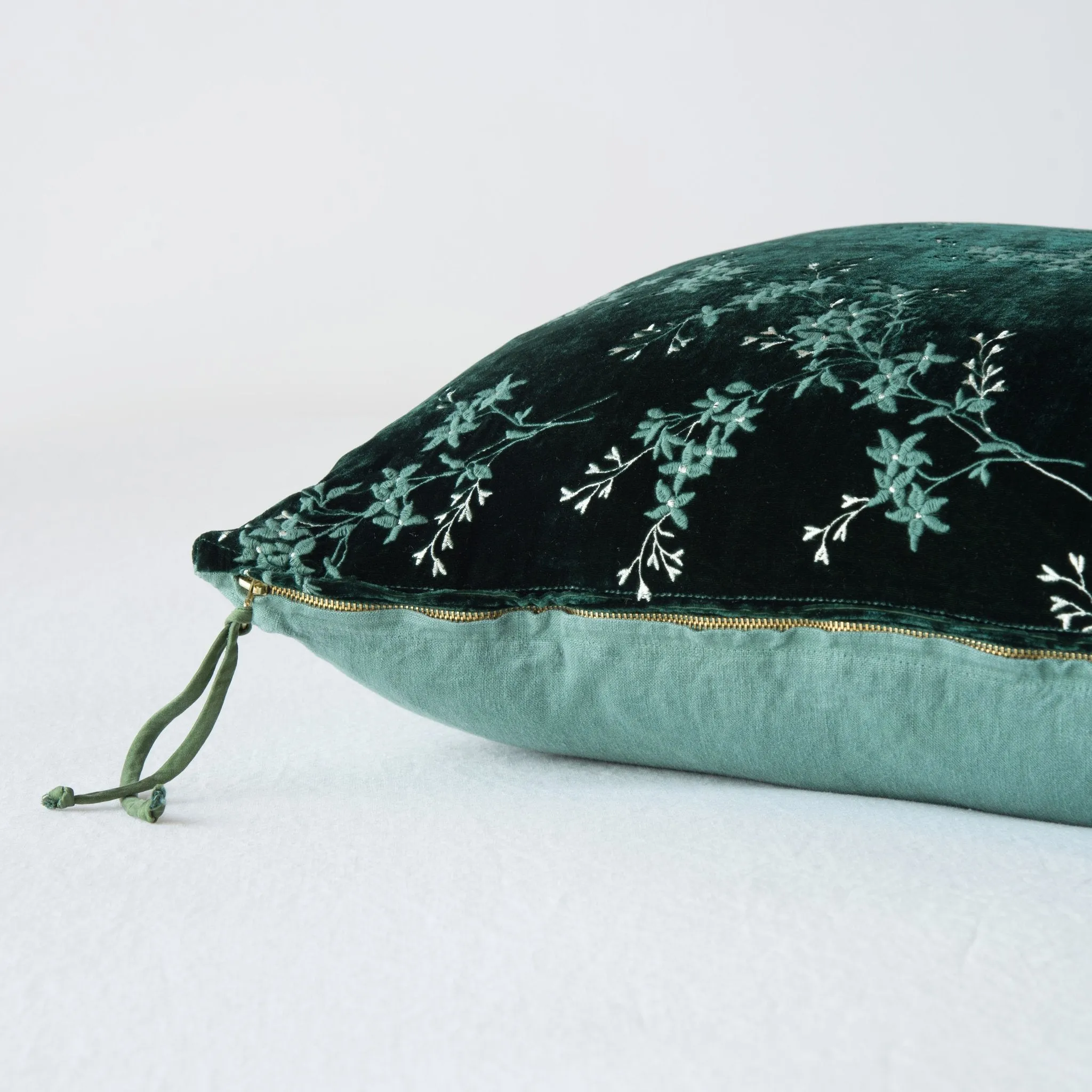 Bella Notte Lynette 24x24 Pillow