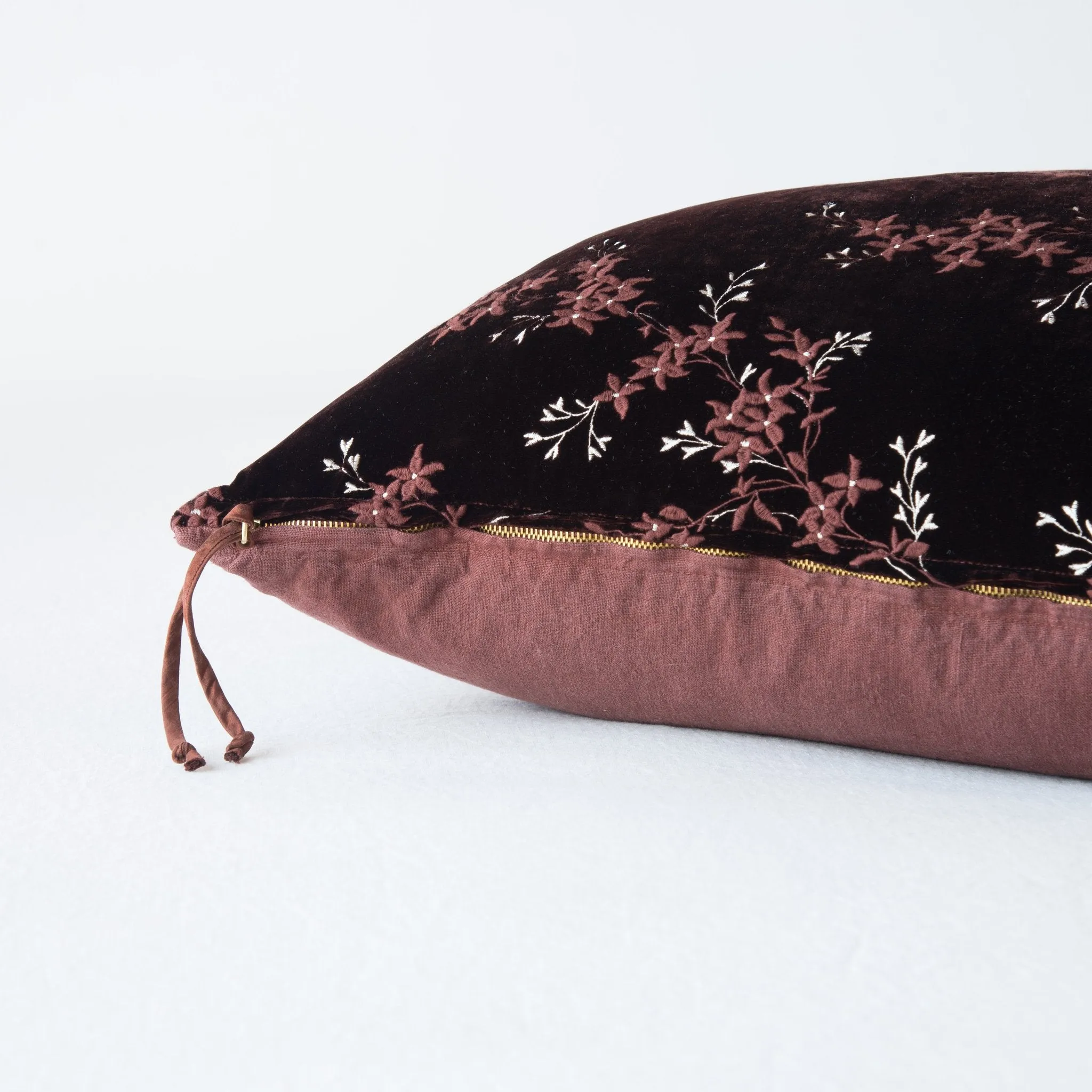 Bella Notte Lynette 24x24 Pillow