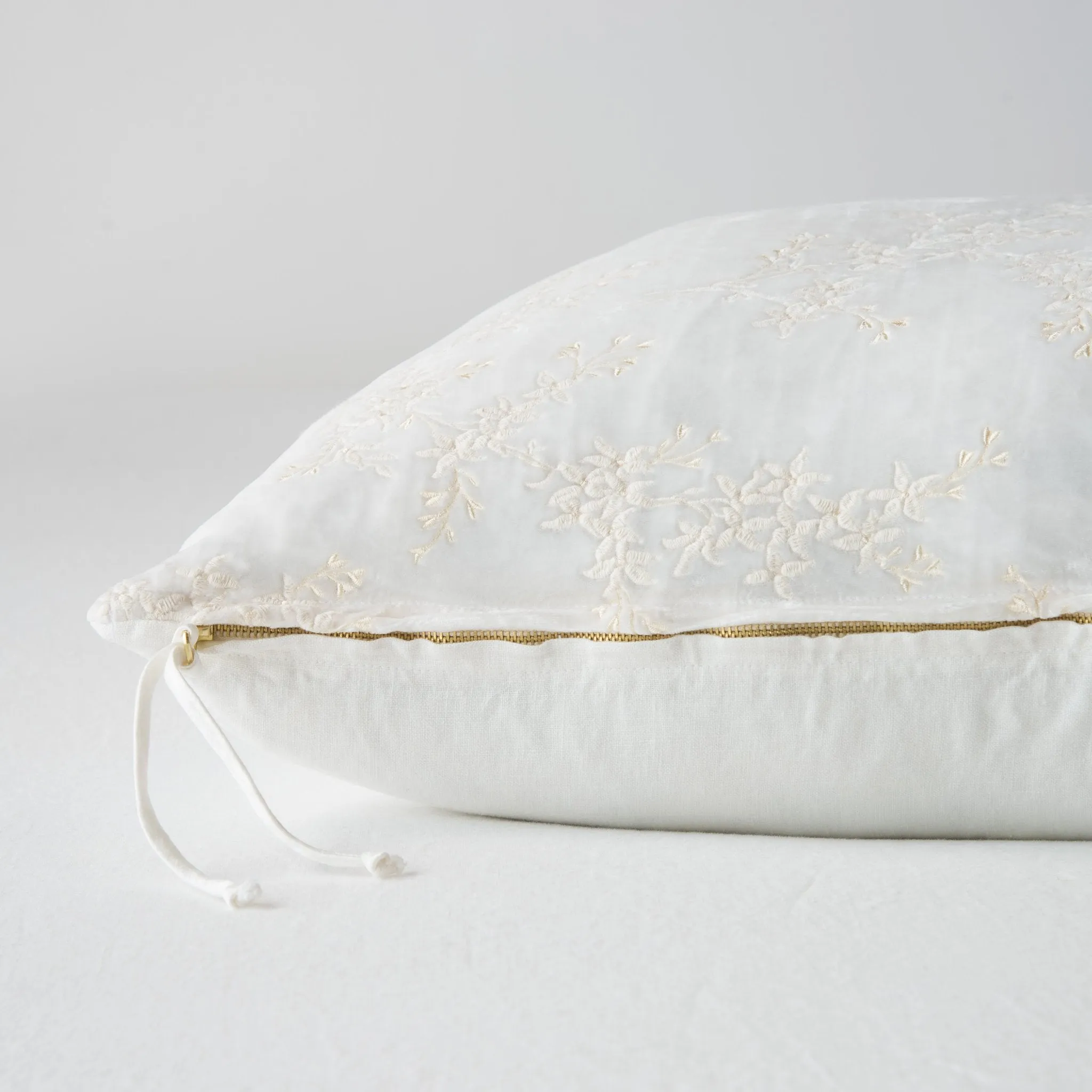 Bella Notte Lynette 24x24 Pillow