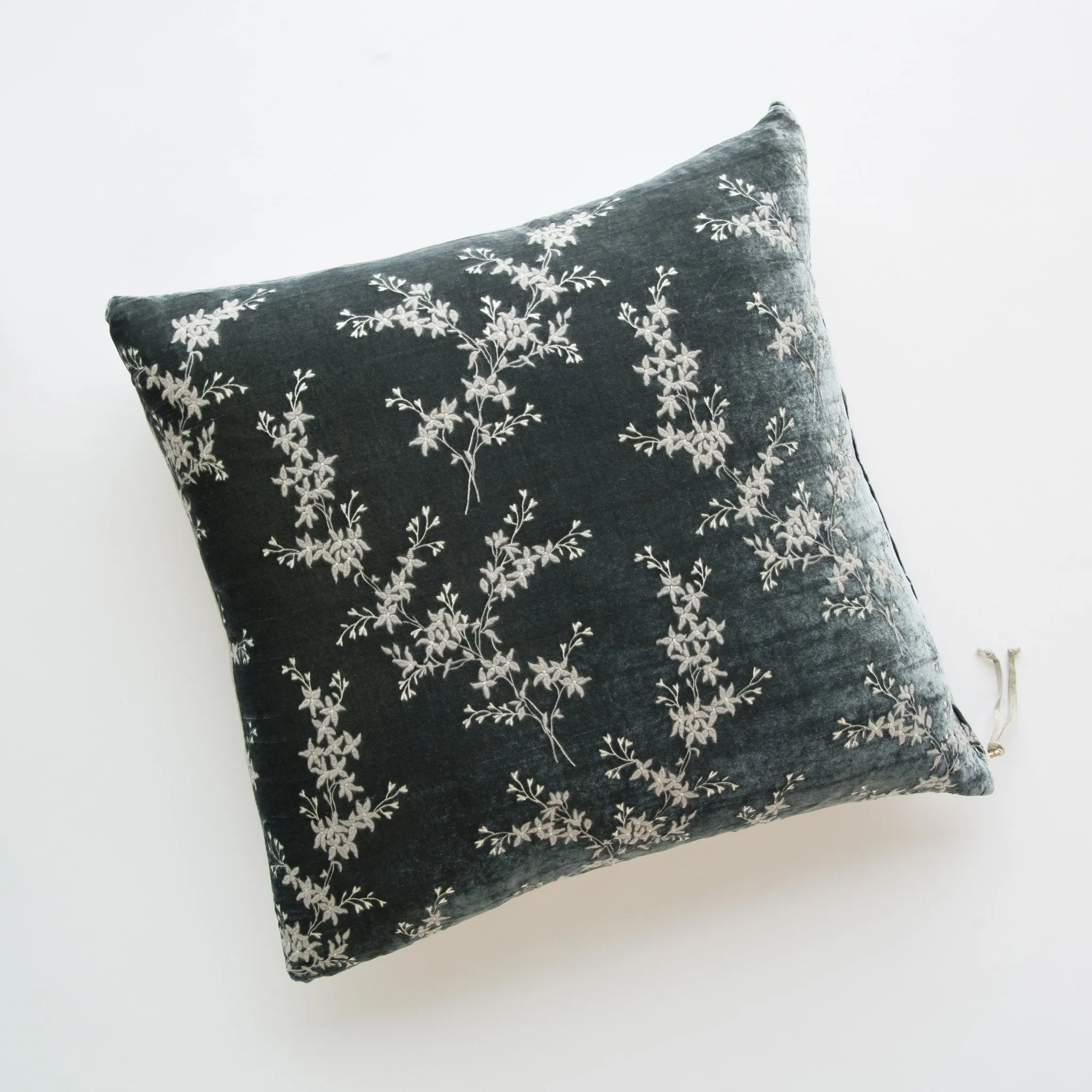 Bella Notte Lynette 24x24 Pillow