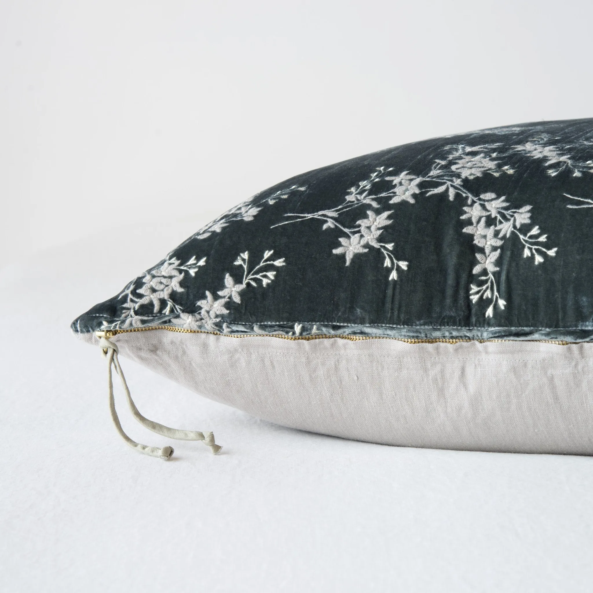 Bella Notte Lynette 24x24 Pillow