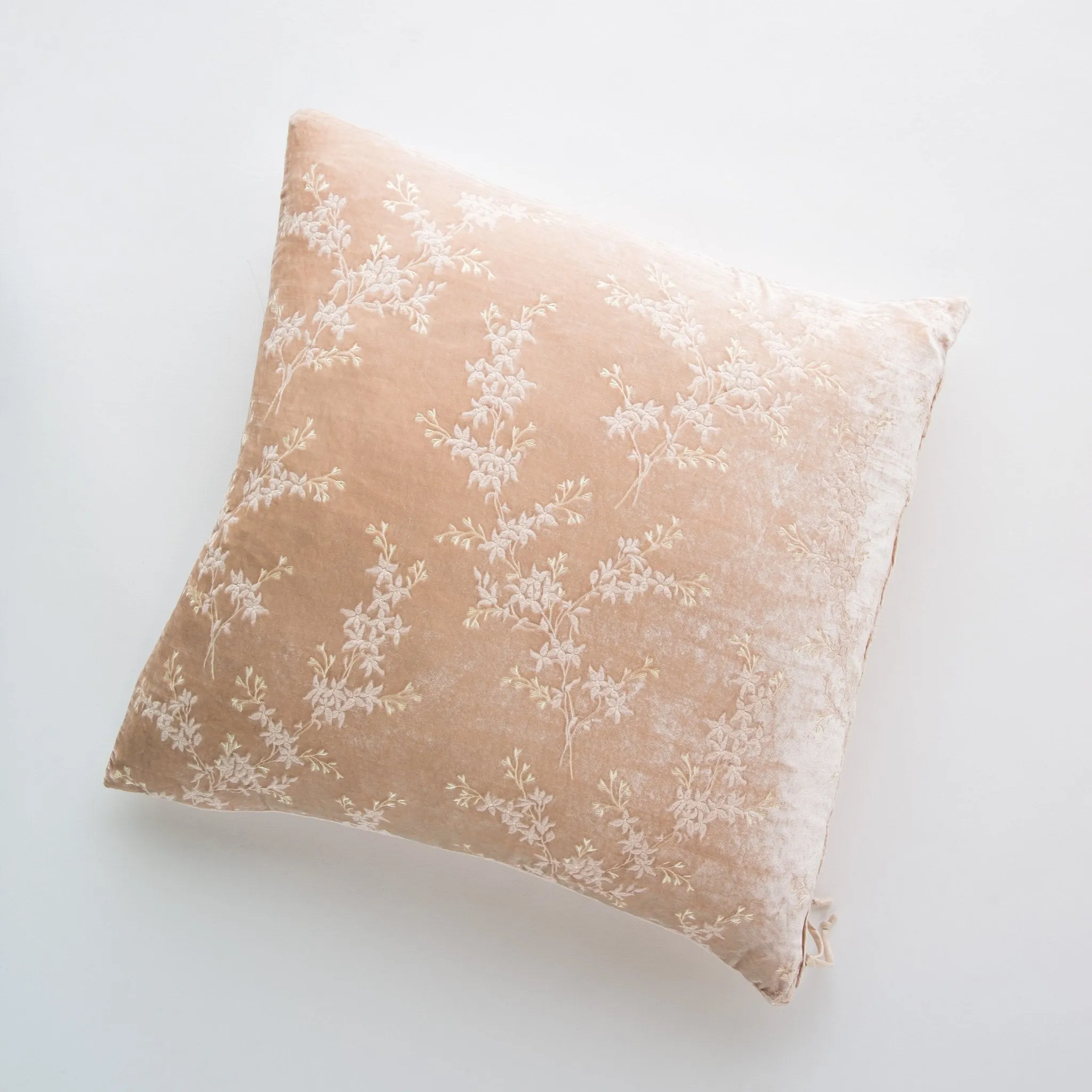 Bella Notte Lynette 24x24 Pillow