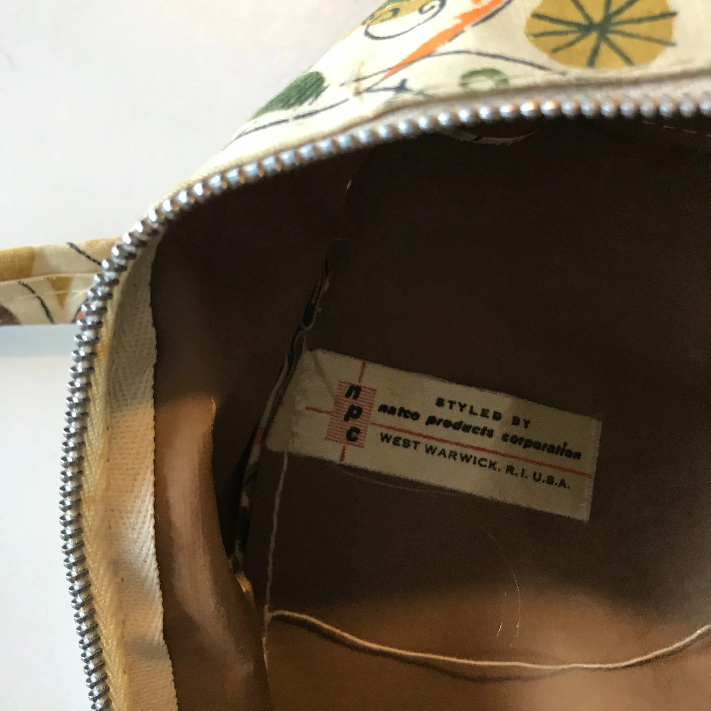 Colonial Inspired Novelty Print Canvas Shoe Bag circa 1960s