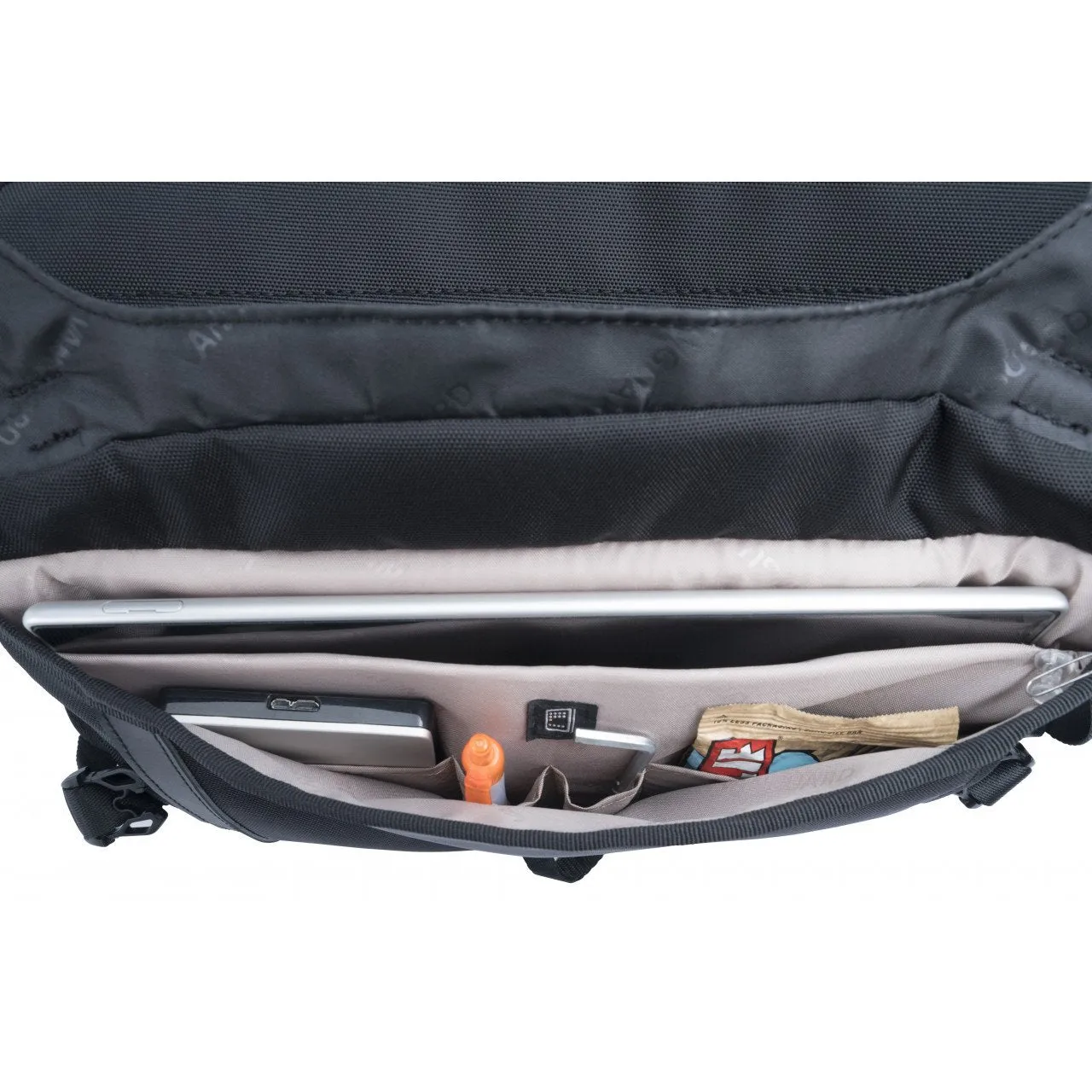 VEO 3GO 235CB Carbon Travel Tripod and VEO GO 34M Black Shoulder Bag