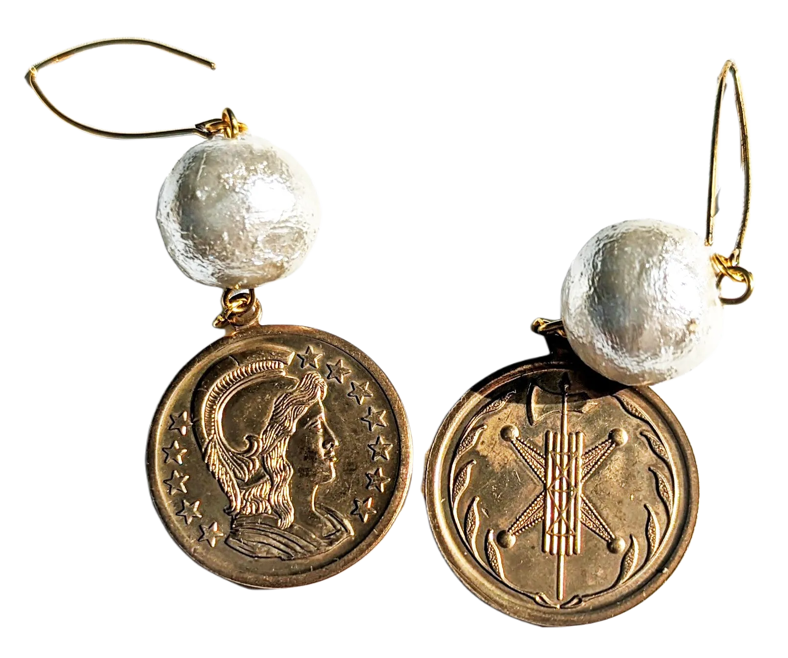 VINTAGE SOLID BRASS SPARTAN ROMAN WARRIOR COIN with Cotton Pearl Earring Gay Isberm