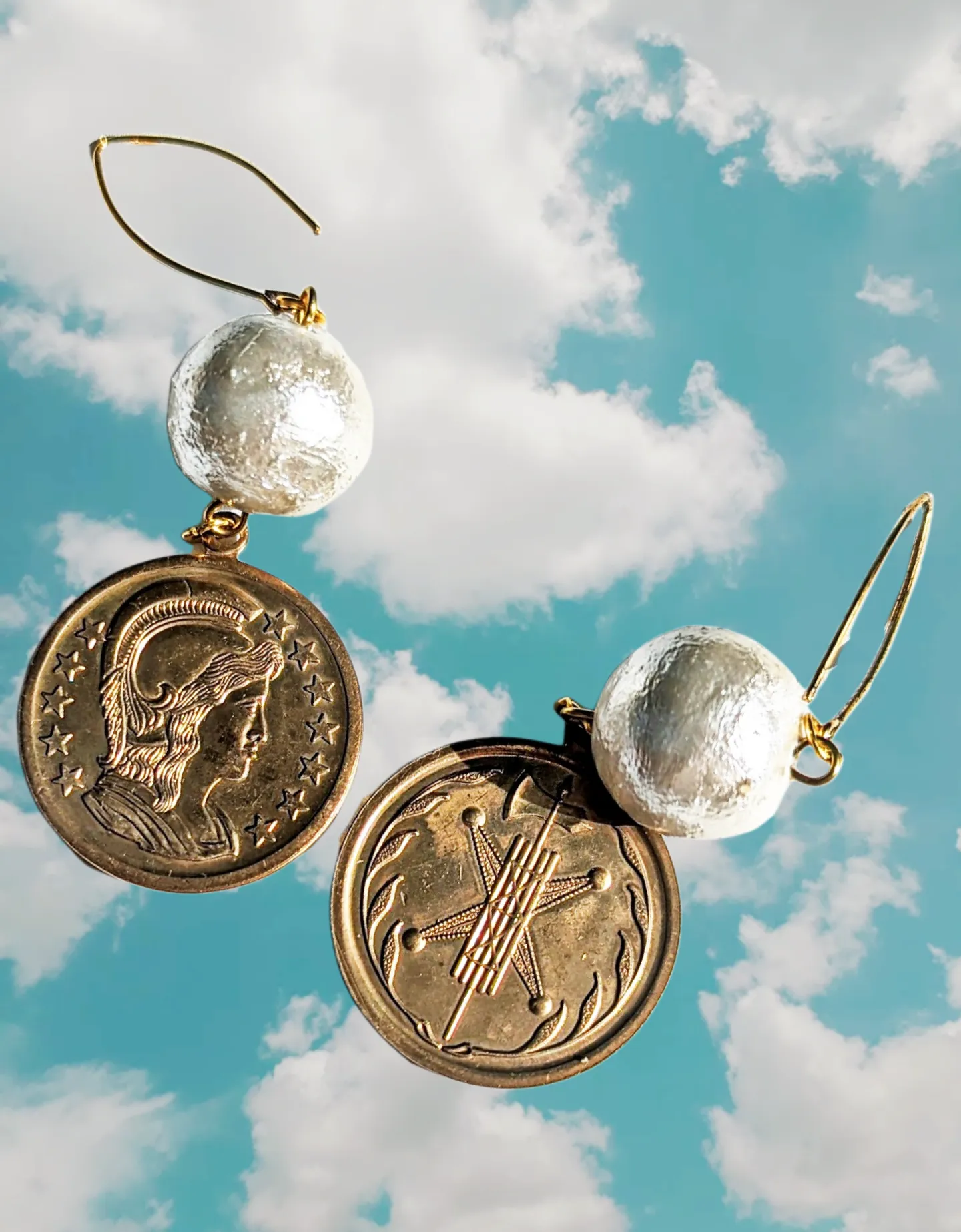 VINTAGE SOLID BRASS SPARTAN ROMAN WARRIOR COIN with Cotton Pearl Earring Gay Isberm