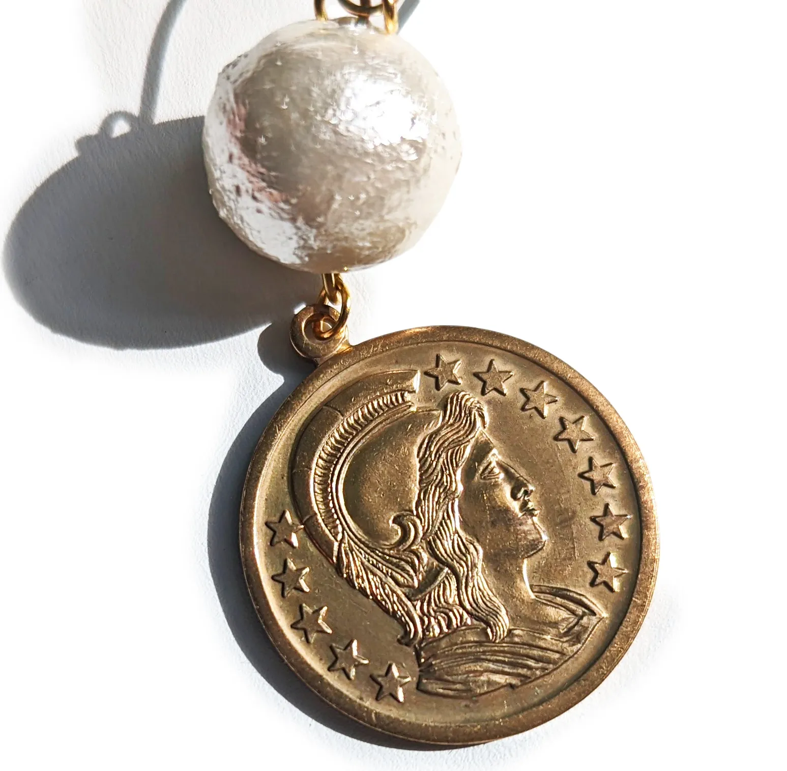 VINTAGE SOLID BRASS SPARTAN ROMAN WARRIOR COIN with Cotton Pearl Earring Gay Isberm