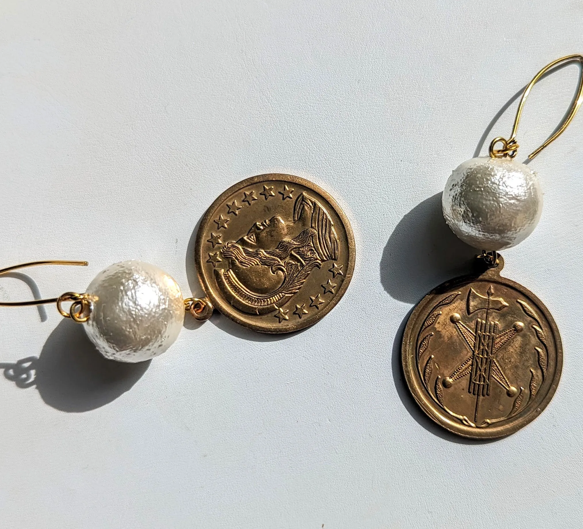 VINTAGE SOLID BRASS SPARTAN ROMAN WARRIOR COIN with Cotton Pearl Earring Gay Isberm