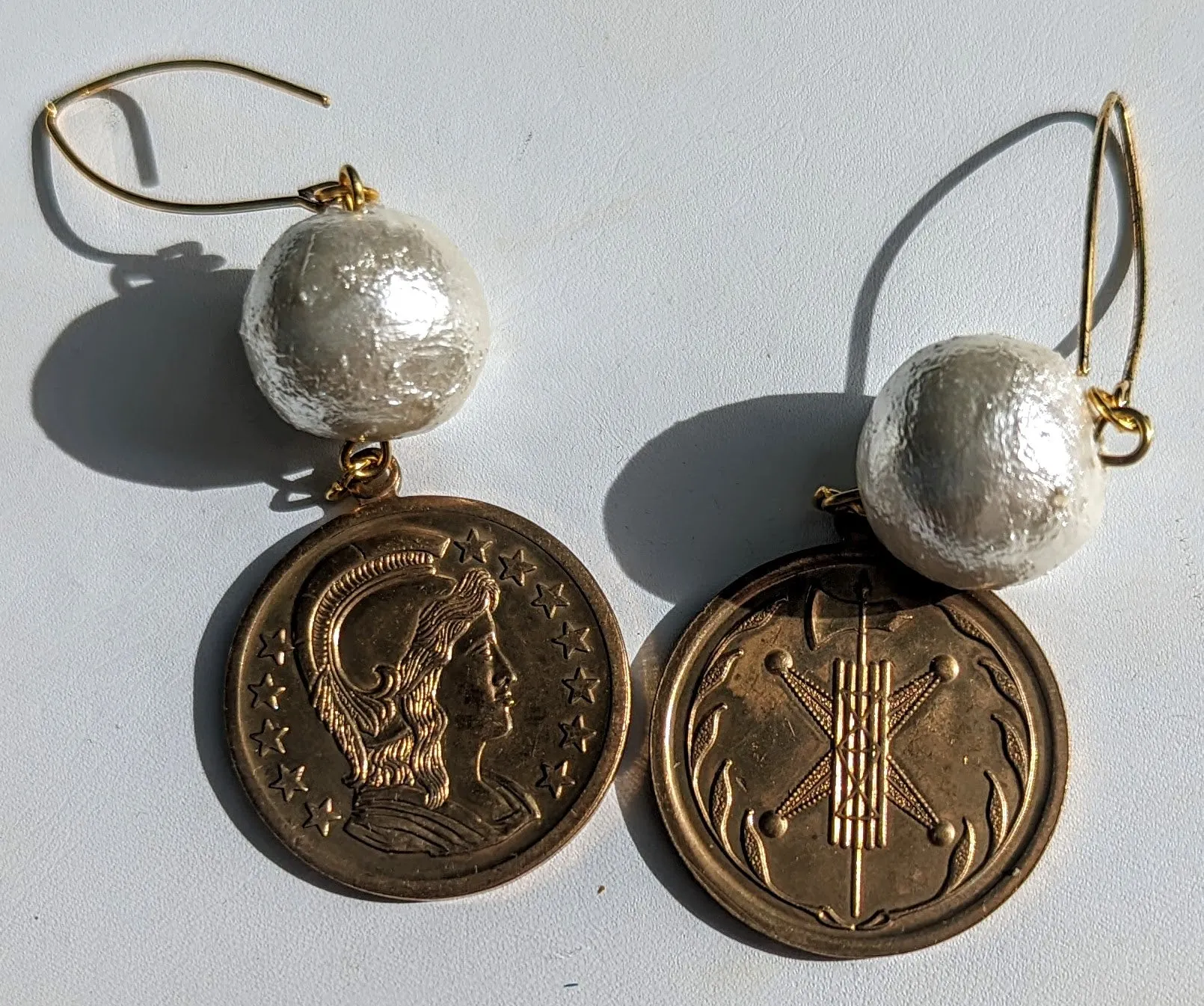 VINTAGE SOLID BRASS SPARTAN ROMAN WARRIOR COIN with Cotton Pearl Earring Gay Isberm
